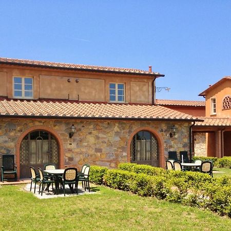 Apartments In Residence With Swimming Pool In Монтеверди Маритимо Екстериор снимка
